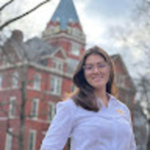 Meet your Posher, Claudia n